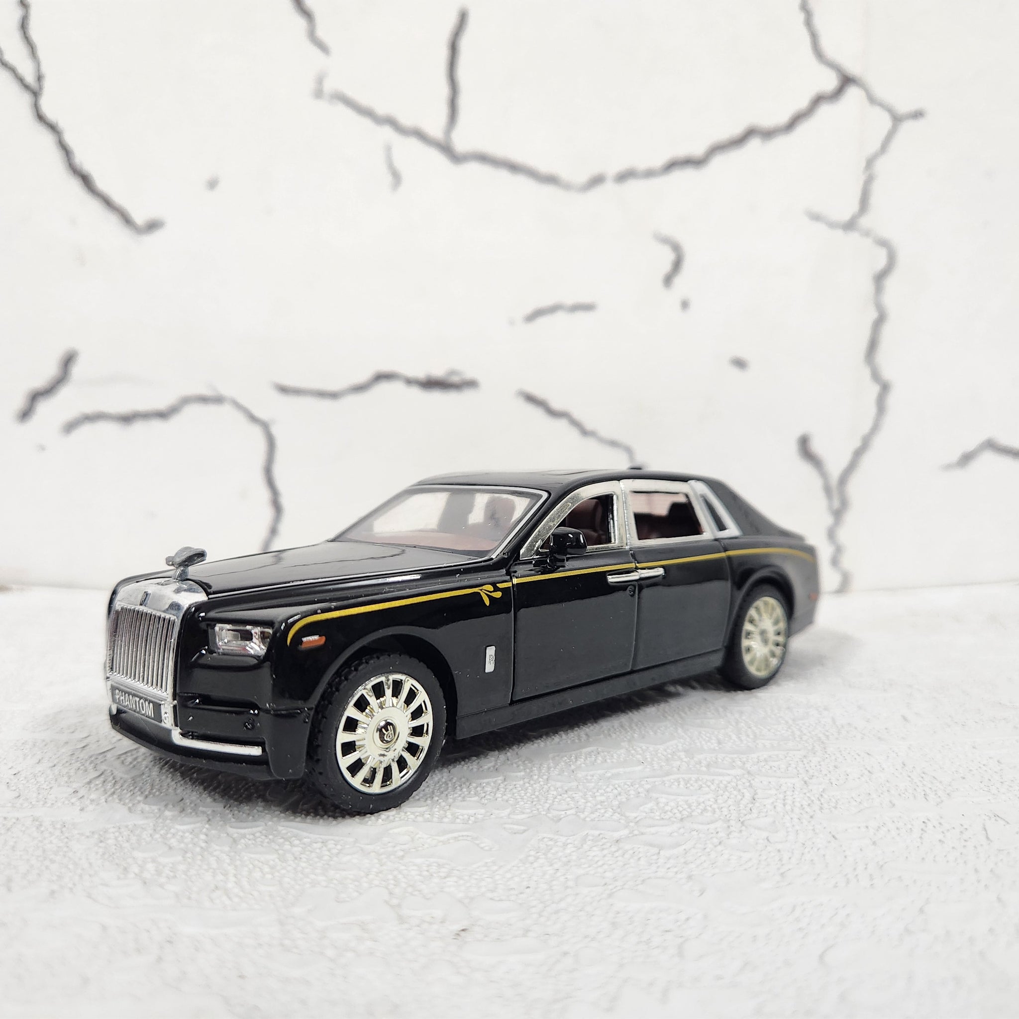 Rolls Royce Phantom Metal Diecast Car 1:32 (16x6 cm) – Kaarr