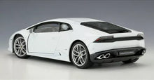 Load image into Gallery viewer, Lamborghini Huracan Coupe Licensed Welly 1:24 Diecast Scale Model